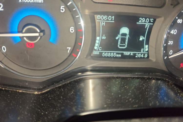 Used Dongfeng Fengon 580 2016 1.5T Manual Luxury Edition Odometer Close Up