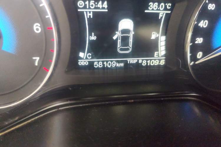 Used Dongfeng Fengon 580 2016 1.5T Manual Luxury Edition Odometer Close Up