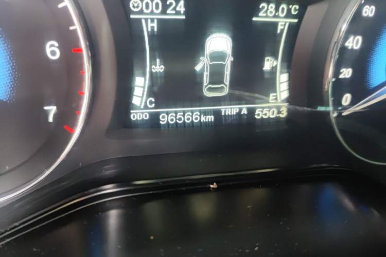 Used Dongfeng Fengon 580 2016 1.8L Manual Comfort Model Odometer Close Up