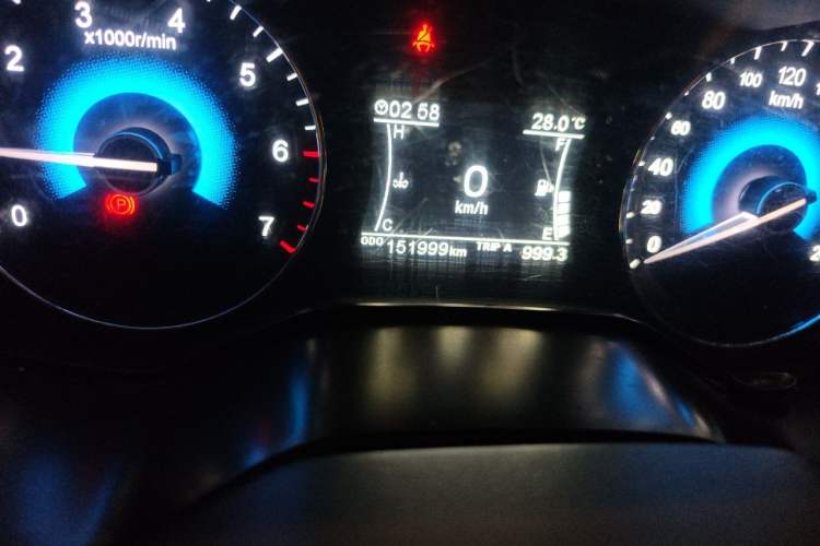 Used Dongfeng Fengon 580 2016 1.8L Manual Comfort Model Odometer Close Up