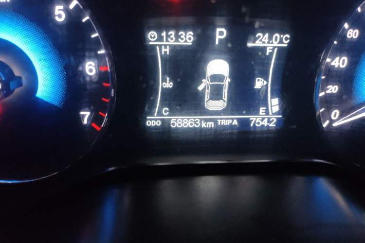 Used Dongfeng Fengon 580 2016 1.5T CVT Luxury Model Odometer Close Up