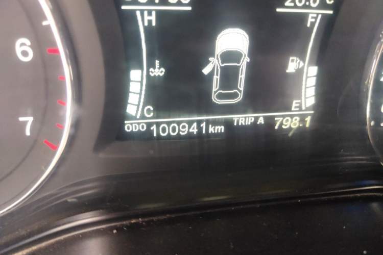 Used Dongfeng Fengon 580 2016 1.5T Manual Luxury Edition Odometer Close Up