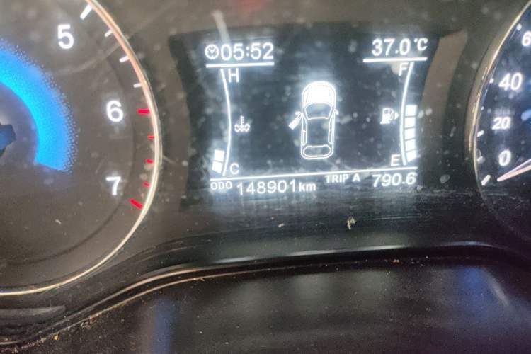 Used Dongfeng Fengon 580 2016 1.8L Manual Comfort Model Odometer Close Up