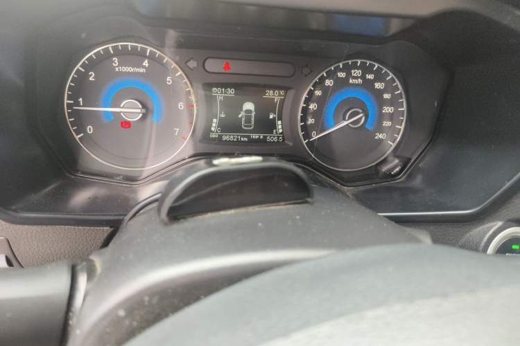 Used Dongfeng Fengon 580 2016 1.5T Manual Luxury Edition Odometer Close Up