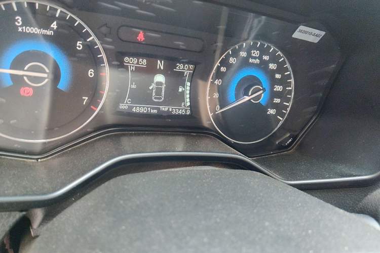 Used Dongfeng Fengon 580 2016 Revised Version 1.5T CVT Luxury Edition Odometer Close Up