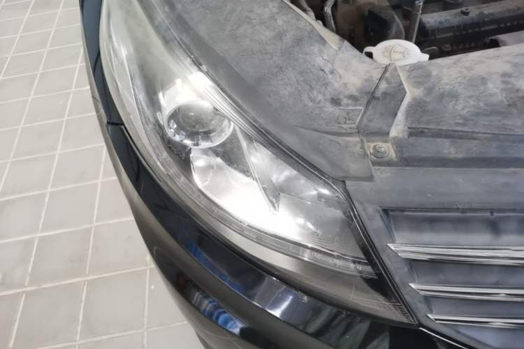 Used Dongfeng Fengon 580 2016 1.5T Manual Luxury Edition Right Front Headlight
