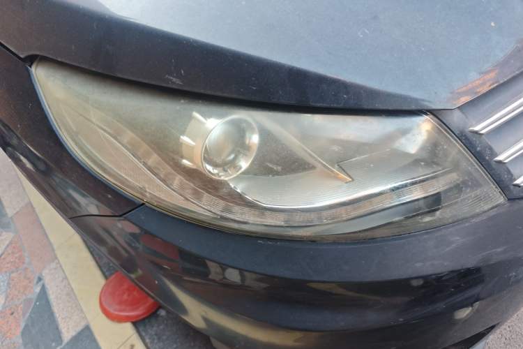 Used Dongfeng Fengon 580 2016 1.5T Manual Luxury Edition Right Front Headlight