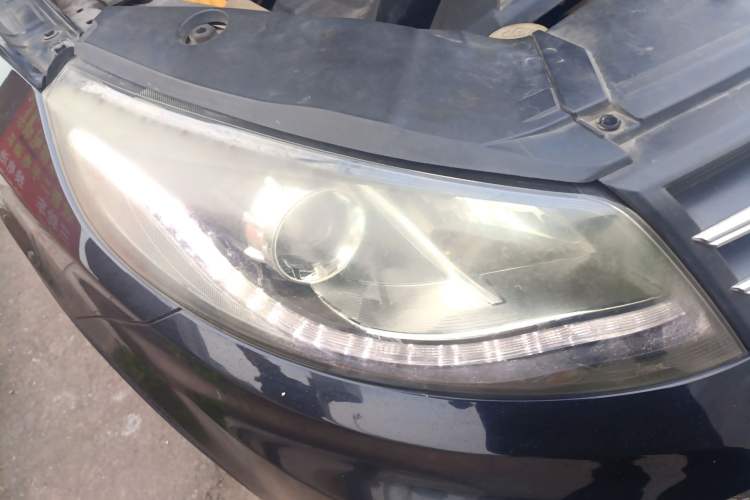 Used Dongfeng Fengon 580 2016 1.5T Manual Luxury Edition Right Front Headlight