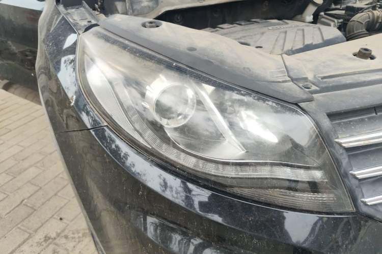 Used Dongfeng Fengon 580 2016 1.5T Manual Luxury Edition Right Front Headlight