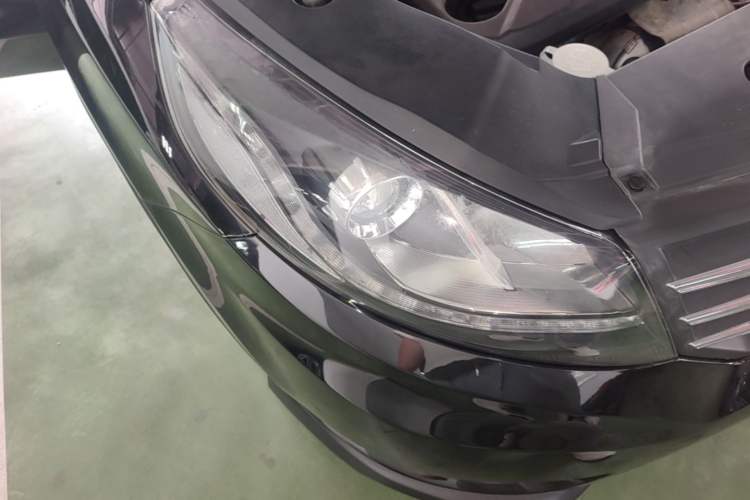 Used Dongfeng Fengon 580 2016 Revised Version 1.5T CVT Comfort Edition Right Front Headlight