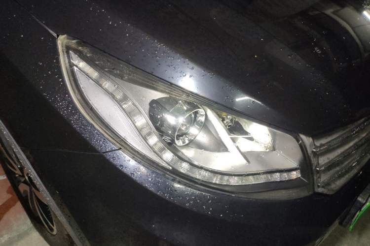 Used Dongfeng Fengon 580 2016 1.5T CVT Luxury Model Right Front Headlight