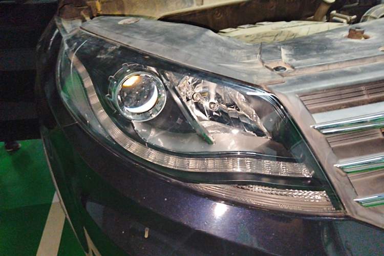 Used Dongfeng Fengon 580 2016 1.5T Manual Luxury Edition Right Front Headlight