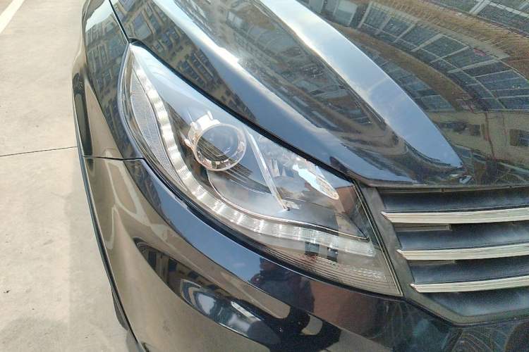 Used Dongfeng Fengon 580 2016 Revised Version 1.5T CVT Luxury Edition Right Front Headlight