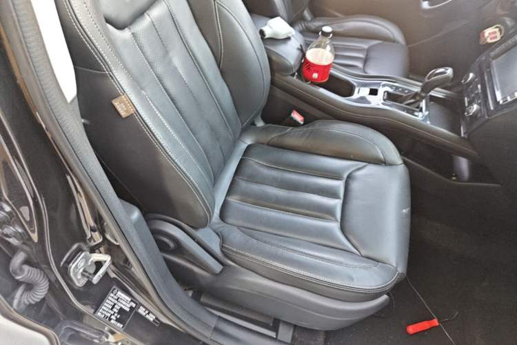 Used Dongfeng Fengon 580 2016 Revised Version 1.5T CVT Comfort Edition Right Front Seat
