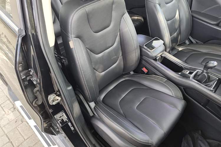 Used Dongfeng Fengon 580 2016 1.5T Manual Luxury Edition Right Front Seat