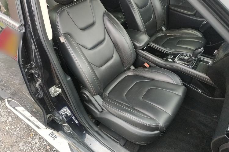 Used Dongfeng Fengon 580 2016 Revised Version 1.5T CVT Luxury Edition Right Front Seat