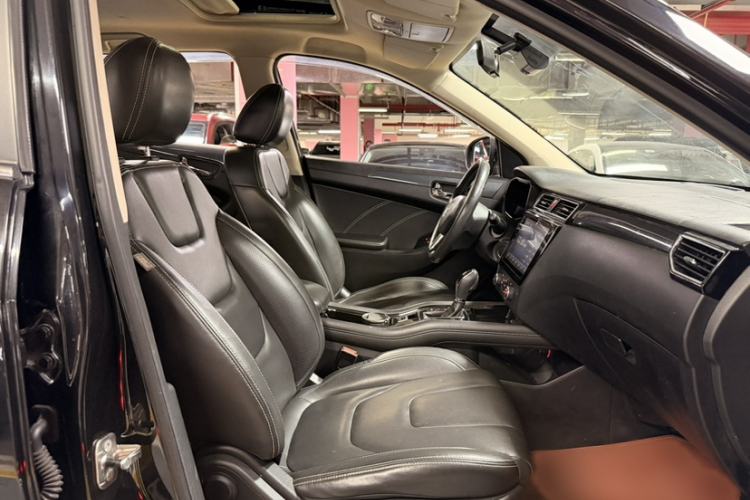 Used Dongfeng Fengon 580 2016 Revised Version 1.5T CVT Luxury Edition Right Front Seat