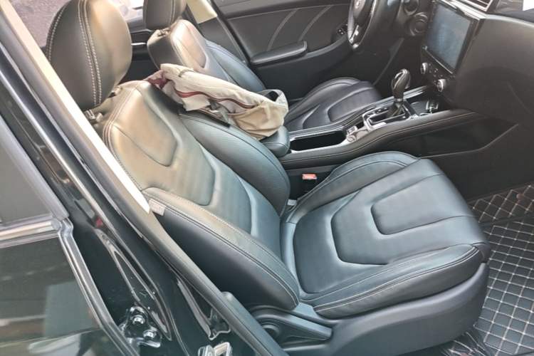 Used Dongfeng Fengon 580 2016 Revised Version 1.5T CVT Luxury Edition Right Front Seat