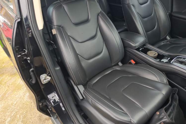 Used Dongfeng Fengon 580 2016 Revised Version 1.5T CVT Luxury Edition Right Front Seat