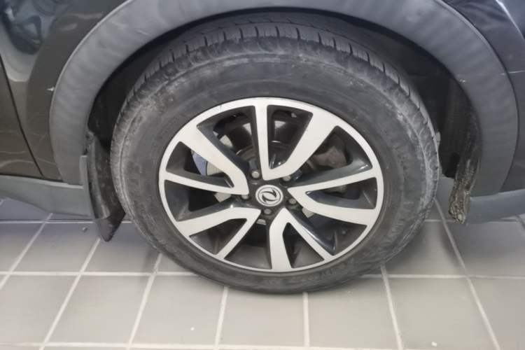 Used Dongfeng Fengon 580 2016 1.5T Manual Luxury Edition Right Front Wheel Hub