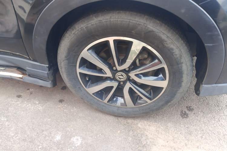 Used Dongfeng Fengon 580 2016 1.5T Manual Luxury Edition Right Front Wheel Hub