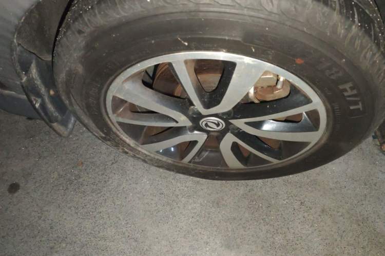 Used Dongfeng Fengon 580 2016 1.5T Manual Luxury Edition Right Front Wheel Hub