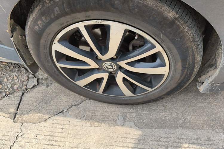 Used Dongfeng Fengon 580 2016 1.5T Manual Luxury Edition Right Front Wheel Hub
