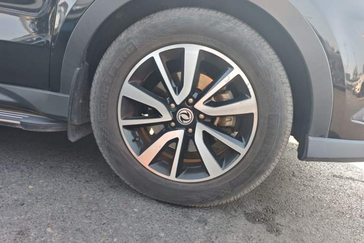 Used Dongfeng Fengon 580 2016 1.5T Manual Luxury Edition Right Front Wheel Hub