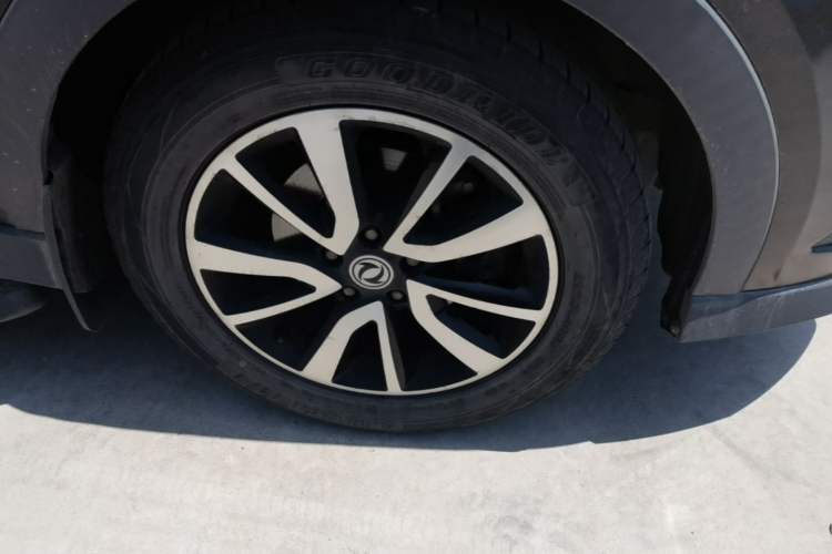 Used Dongfeng Fengon 580 2016 1.5T Manual Luxury Edition Right Front Wheel Hub