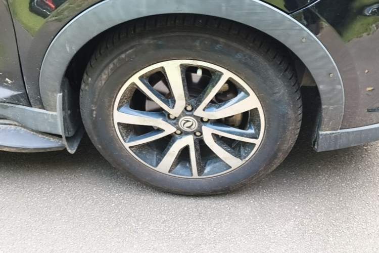 Used Dongfeng Fengon 580 2016 1.5T Manual Luxury Edition Right Front Wheel Hub