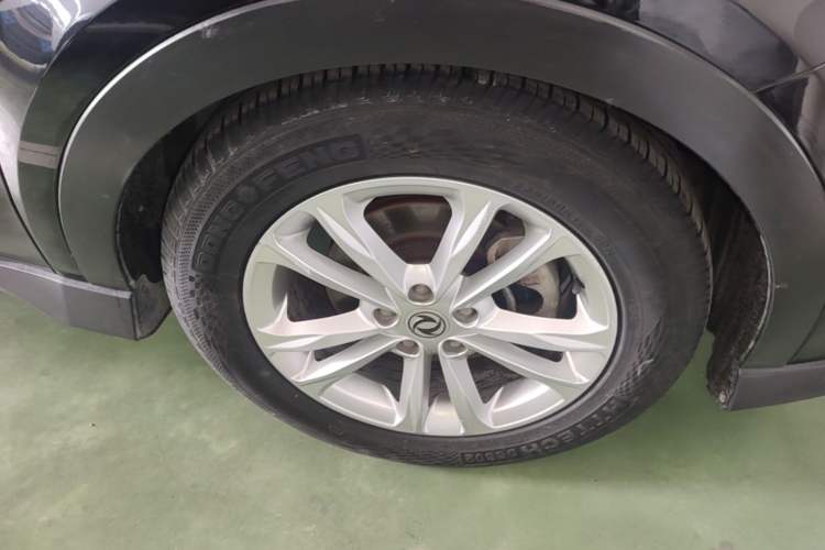 Used Dongfeng Fengon 580 2016 Revised Version 1.5T CVT Comfort Edition Right Front Wheel Hub