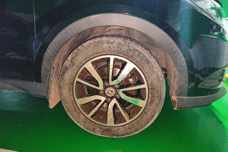 Used Dongfeng Fengon 580 2016 1.5T Manual Luxury Edition Right Front Wheel Hub