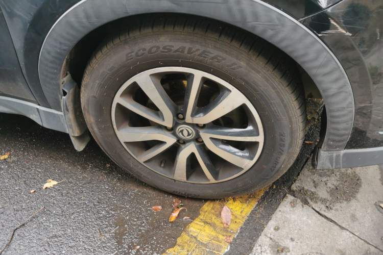 Used Dongfeng Fengon 580 2016 1.5T Manual Luxury Edition Right Front Wheel Hub