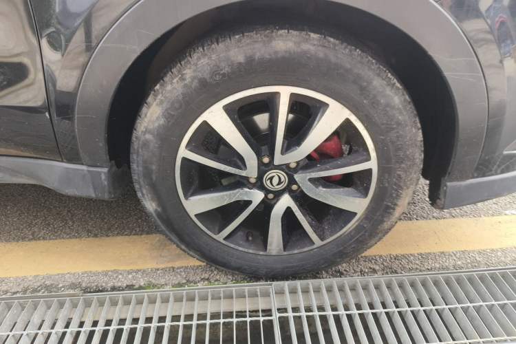 Used Dongfeng Fengon 580 2016 1.5T Manual Luxury Edition Right Front Wheel Hub