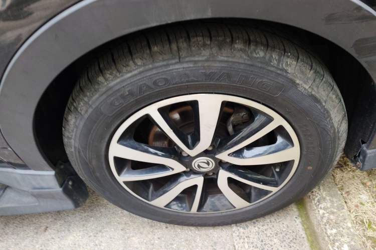 Used Dongfeng Fengon 580 2016 1.5T Manual Luxury Edition Right Front Wheel Hub