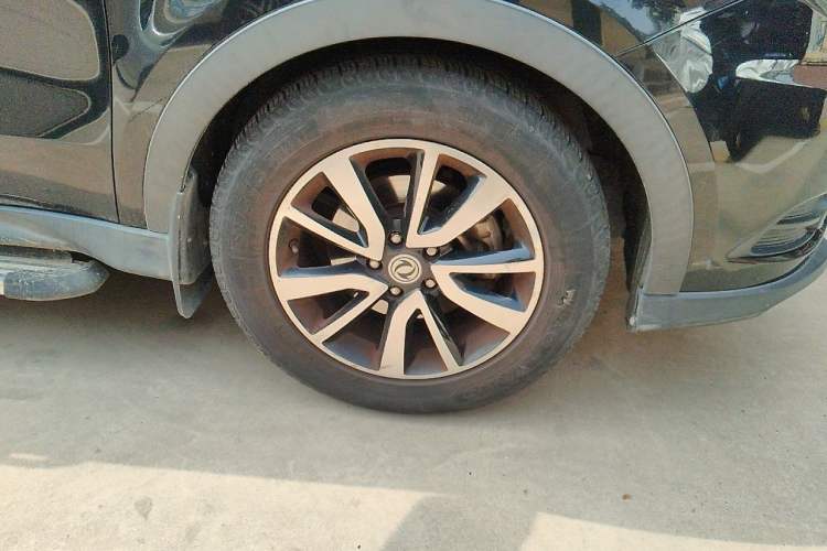 Used Dongfeng Fengon 580 2016 Revised Version 1.5T CVT Luxury Edition Right Front Wheel Hub