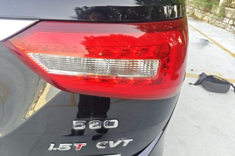 Used Dongfeng Fengon 580 2016 Revised Version 1.5T CVT Comfort Edition Right Rear Taillight