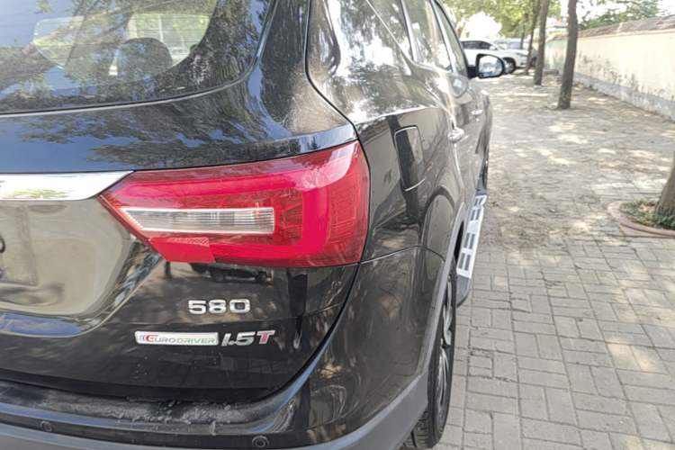 Used Dongfeng Fengon 580 2016 1.5T Manual Luxury Edition Right Rear Taillight