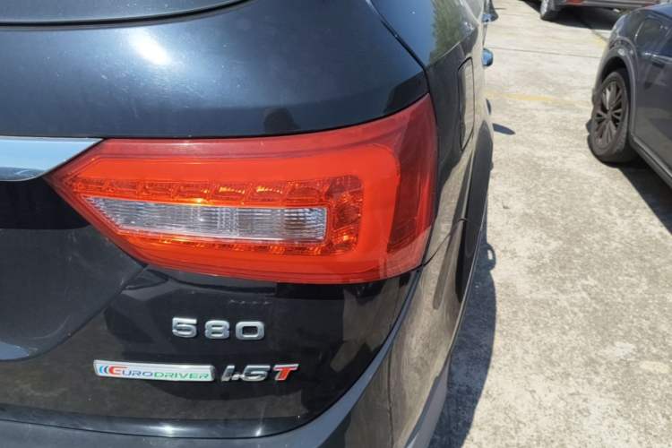 Used Dongfeng Fengon 580 2016 1.5T Manual Luxury Edition Right Rear Taillight