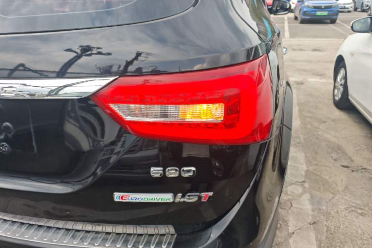 Used Dongfeng Fengon 580 2016 1.5T Manual Luxury Edition Right Rear Taillight