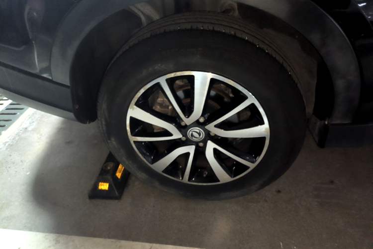 Used Dongfeng Fengon 580 2016 Revised Version 1.5T CVT Luxury Edition Right Rear Wheel Hub