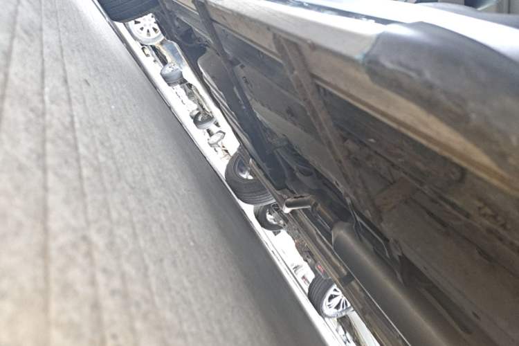 Used Dongfeng Fengon 580 2016 Revised Version 1.5T CVT Luxury Edition Right Side Sill