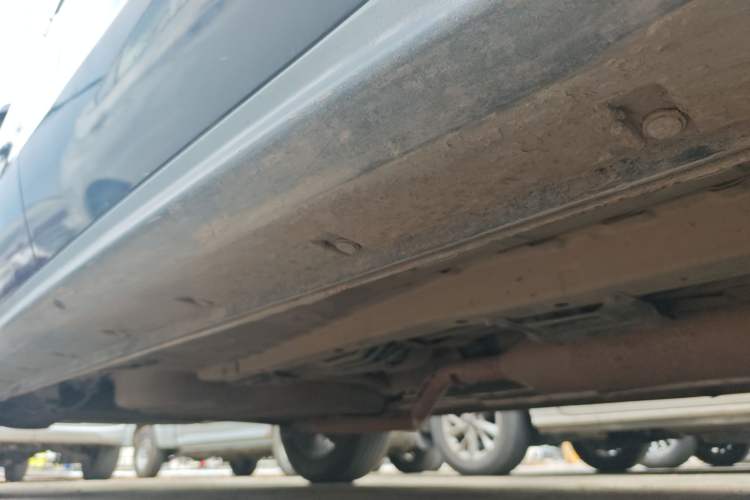 Used Dongfeng Fengon 580 2016 1.5T Manual Luxury Edition Right Side Sill