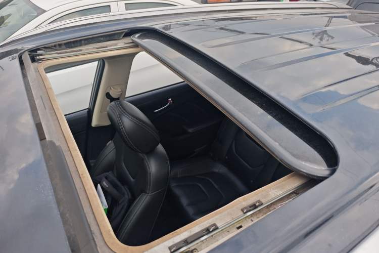 Used Dongfeng Fengon 580 2016 1.5T Manual Luxury Edition Roof