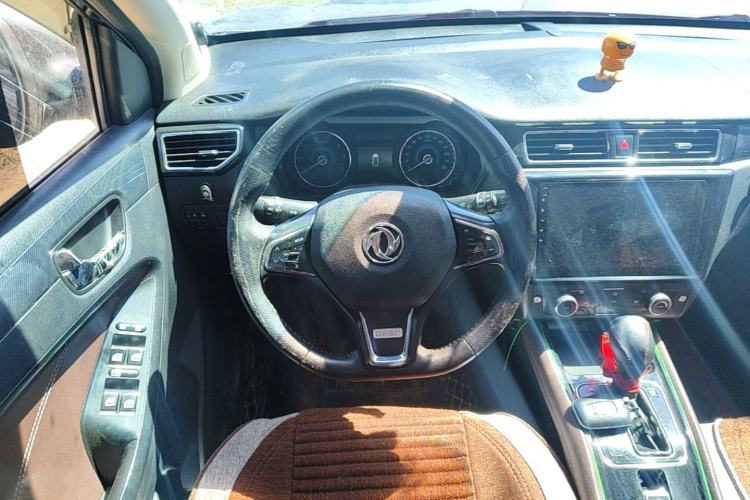 Used Dongfeng Fengon 580 2016 Revised Version 1.5T CVT Luxury Edition Steering Wheel