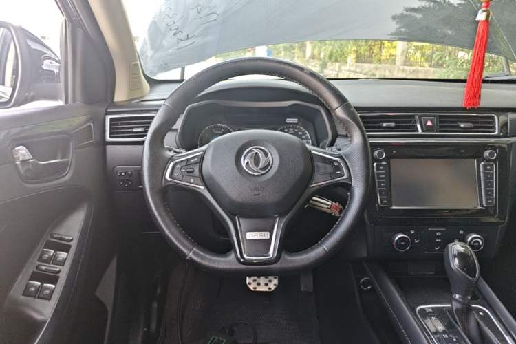 Used Dongfeng Fengon 580 2016 Revised Version 1.5T CVT Comfort Edition Steering Wheel