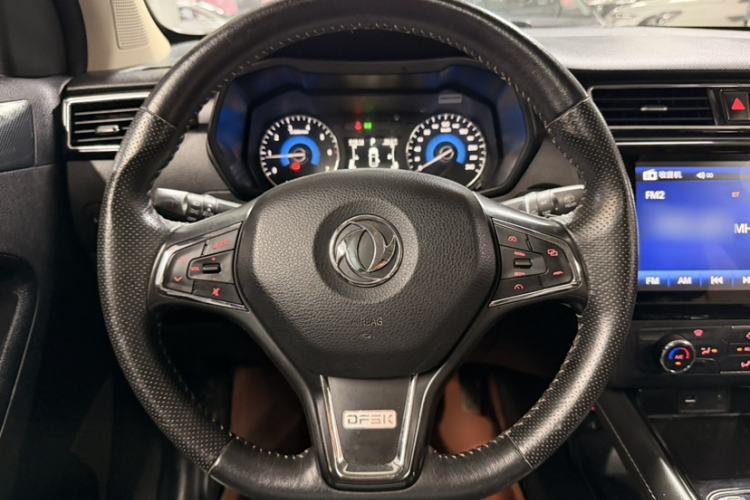 Used Dongfeng Fengon 580 2016 Revised Version 1.5T CVT Luxury Edition Steering Wheel