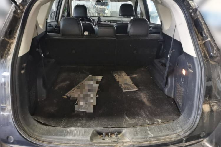 Used Dongfeng Fengon 580 2016 1.5T Manual Luxury Edition Trunk