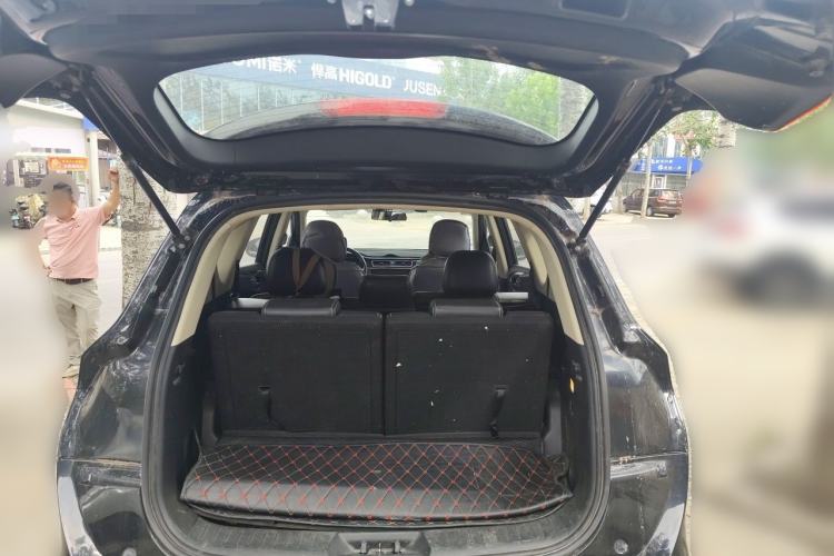 Used Dongfeng Fengon 580 2016 1.5T Manual Luxury Edition Trunk
