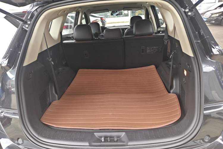 Used Dongfeng Fengon 580 2016 Revised Version 1.5T CVT Luxury Edition Trunk